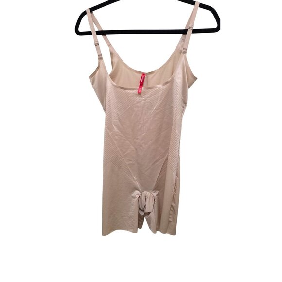 Spanx Womens Beige Shapewear Bodysuit With Adjustable Straps Size M/M Nylon/Span - Picture 1 of 7